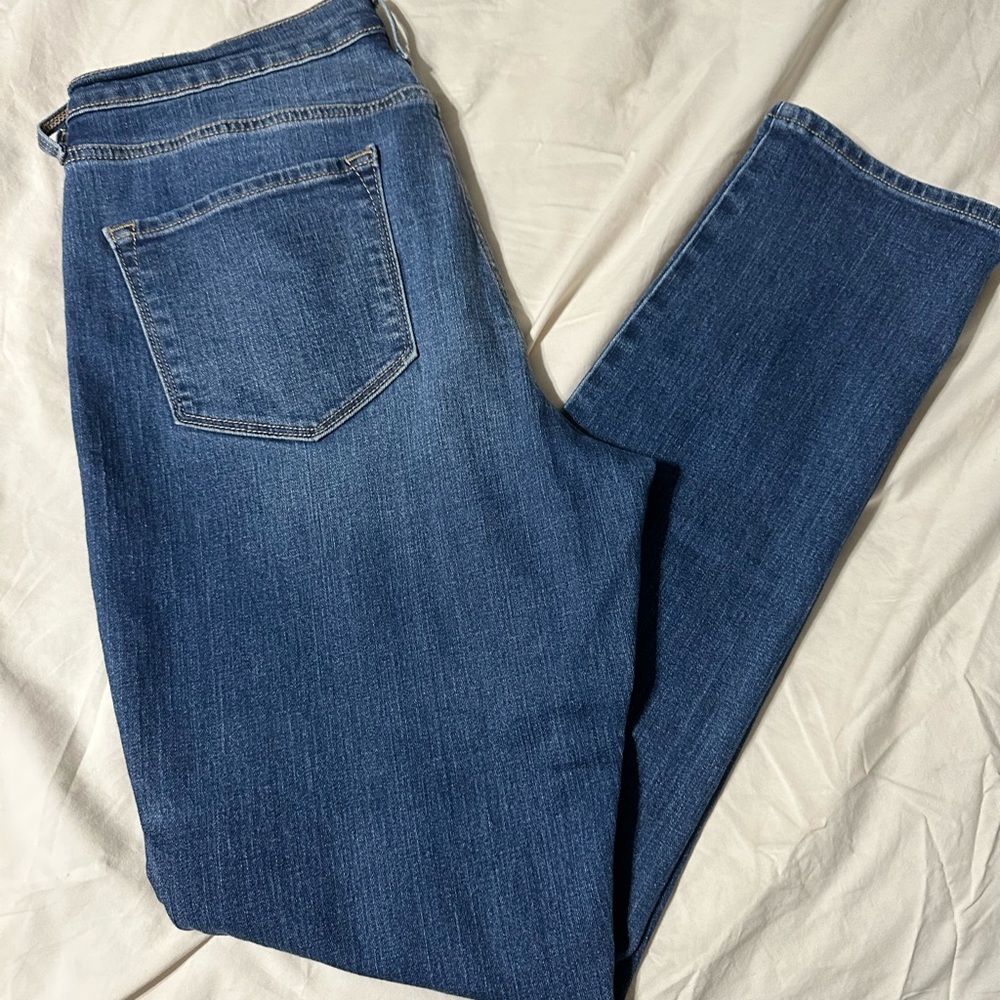 Women’s curvy profile jeans